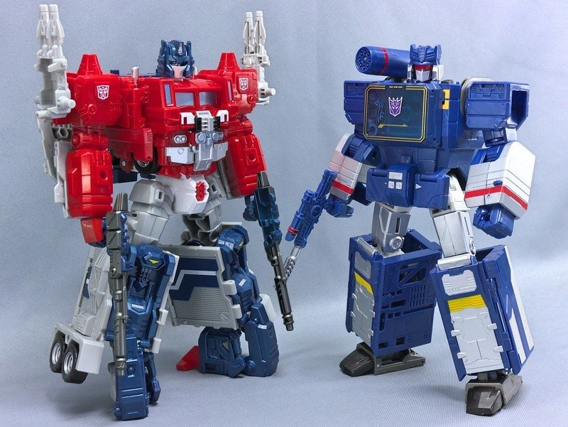 Transformers News: In-Hand Images of Takara Tomy Transformers Legends Soundwave, Ravage, Laserbeak