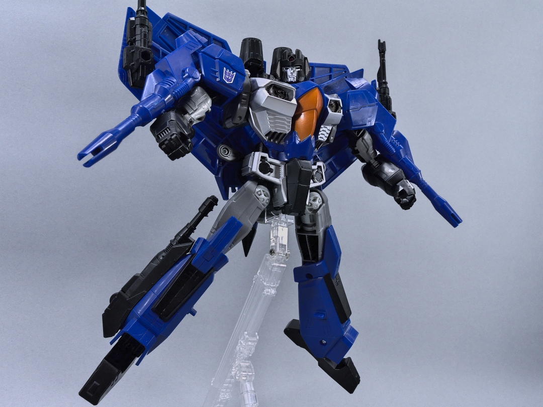 Transformers News: Combiner Wars Leader Class Thundercracker In Hand Images