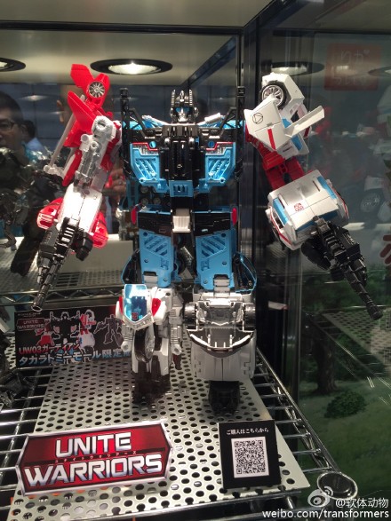 Transformers News: Tokyo Toy Show 2015 - Color Images Of Unite Warriors Defensor And Deluxe Class Groove