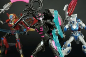 New Galleries SDCC 2015 Combiner Hunters Arcee Windblade And Chromia