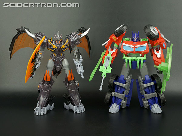 Transformers News: New Galleries: Transformers Beast Hunters Voyager Predaking and Optimus Prime (2014)