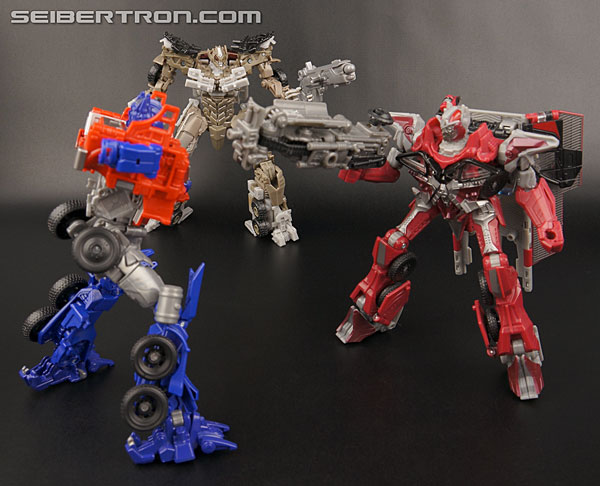 Transformers News: New Gallery: Age of Extinction Generations Voyager Evasion Mode Optimus Prime