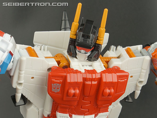 Transformers News: New Gallery: Generations Combiner Wars Superion