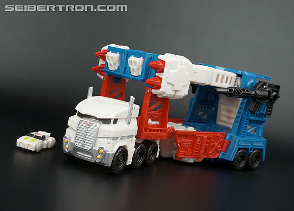Transformers News: New Galleries: Combiner Wars Ultra Magnus with Minimus Ambus