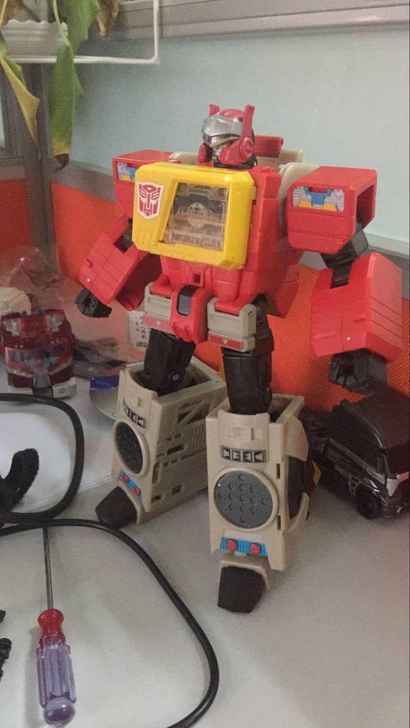 Transformers News: In-Hand Images - Transformers Titans Return Blaster, Titan Master Features