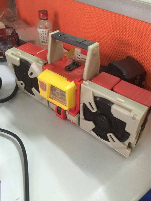 Transformers News: In-Hand Images - Transformers Titans Return Blaster, Titan Master Features