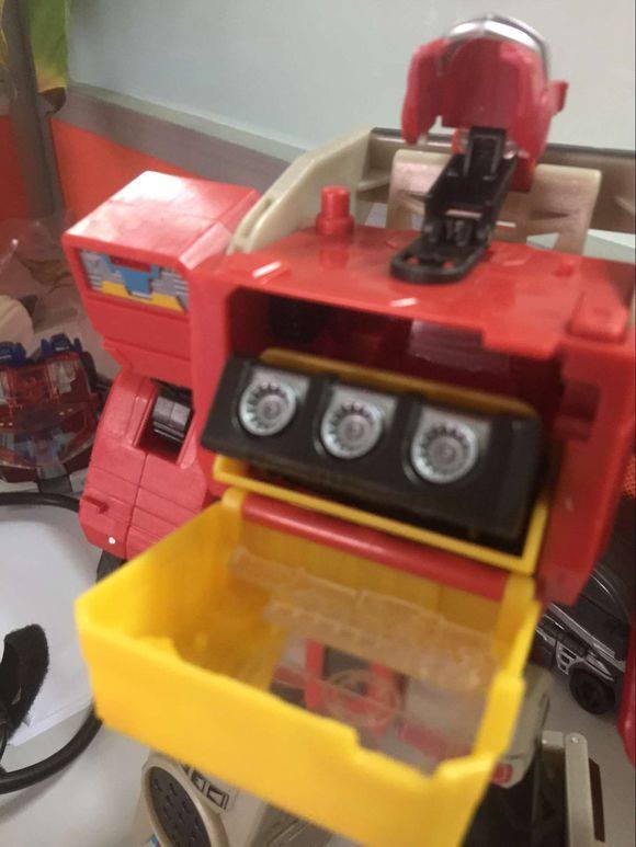 Transformers News: In-Hand Images - Transformers Titans Return Blaster, Titan Master Features