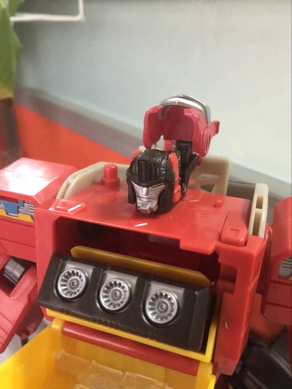 Transformers News: In-Hand Images - Transformers Titans Return Blaster, Titan Master Features