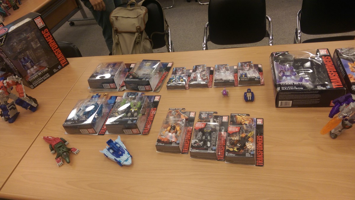 Transformers News: In-Hand - Transformers Titans Return Deluxes, Titan Masters, Fortress Maximus, Voyagers and More