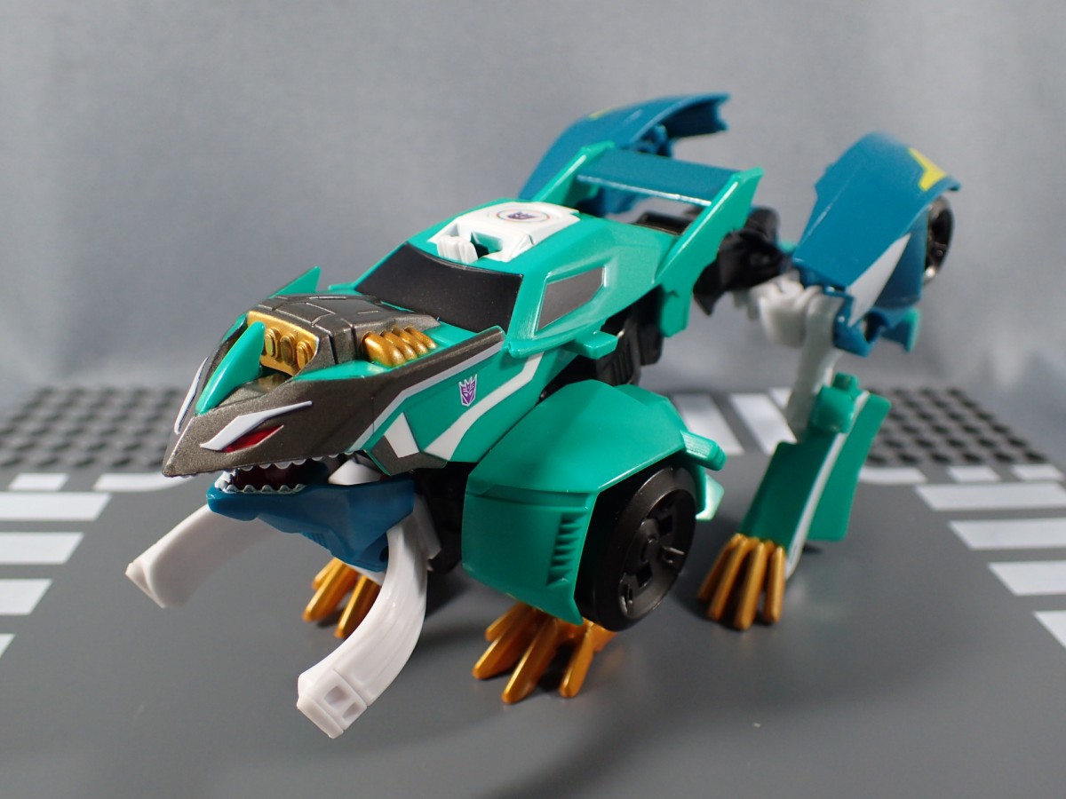 Transformers News: TakaraTomy Transformers Adventure: TAV-47 Crazybolt In And Out Of Packaging