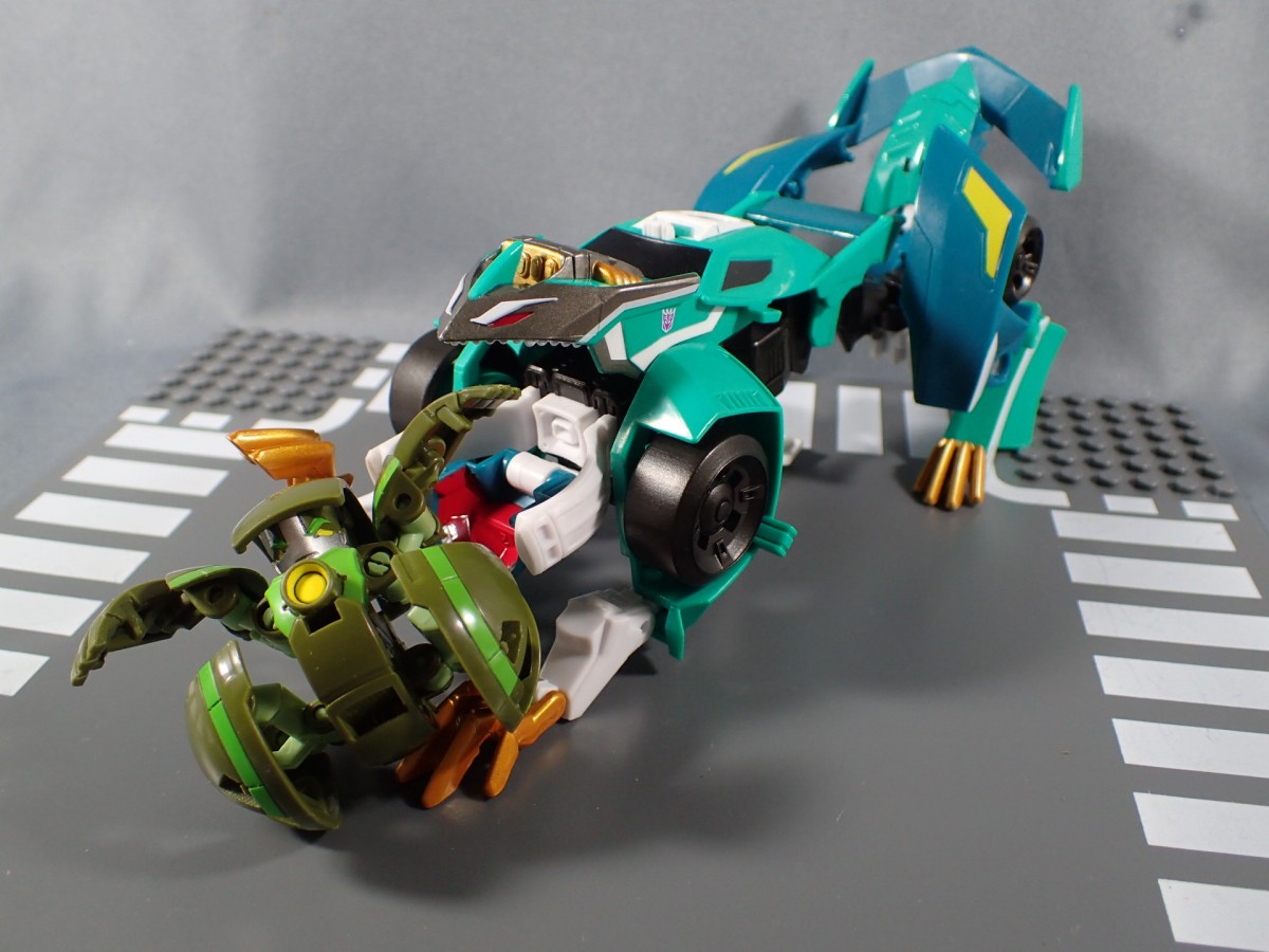 Transformers News: TakaraTomy Transformers Adventure: TAV-47 Crazybolt In And Out Of Packaging
