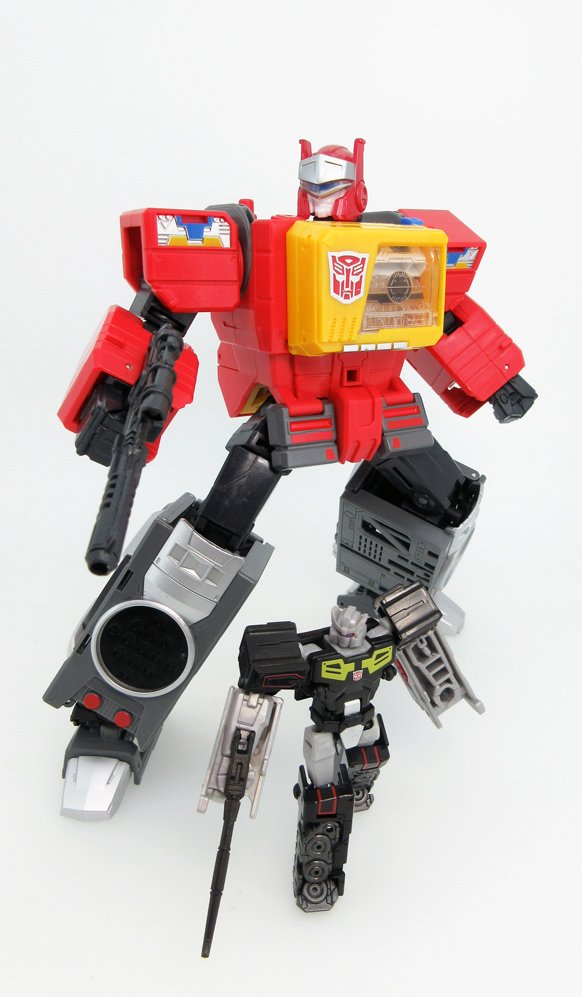 Transformers News: New Images - Takara Tomy Transformers Legends LG25 Blurr and LG27 Blaster