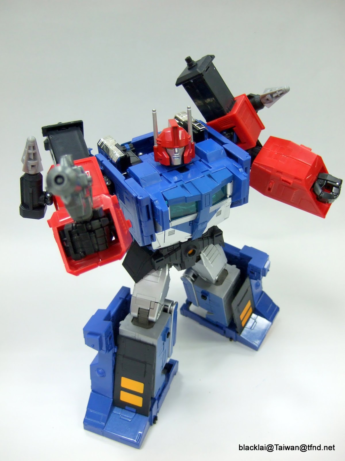 Transformers News: In-Hand Images - TakaraTomy Transformers Masterpiece MP-31 Delta Magnus