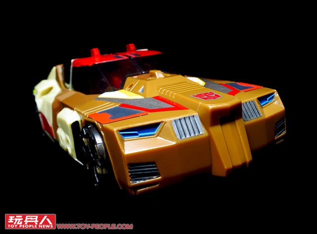 Transformers News: Images of Asia Exclusive Stickers Applied On Titans Return Wave 2 Deluxes