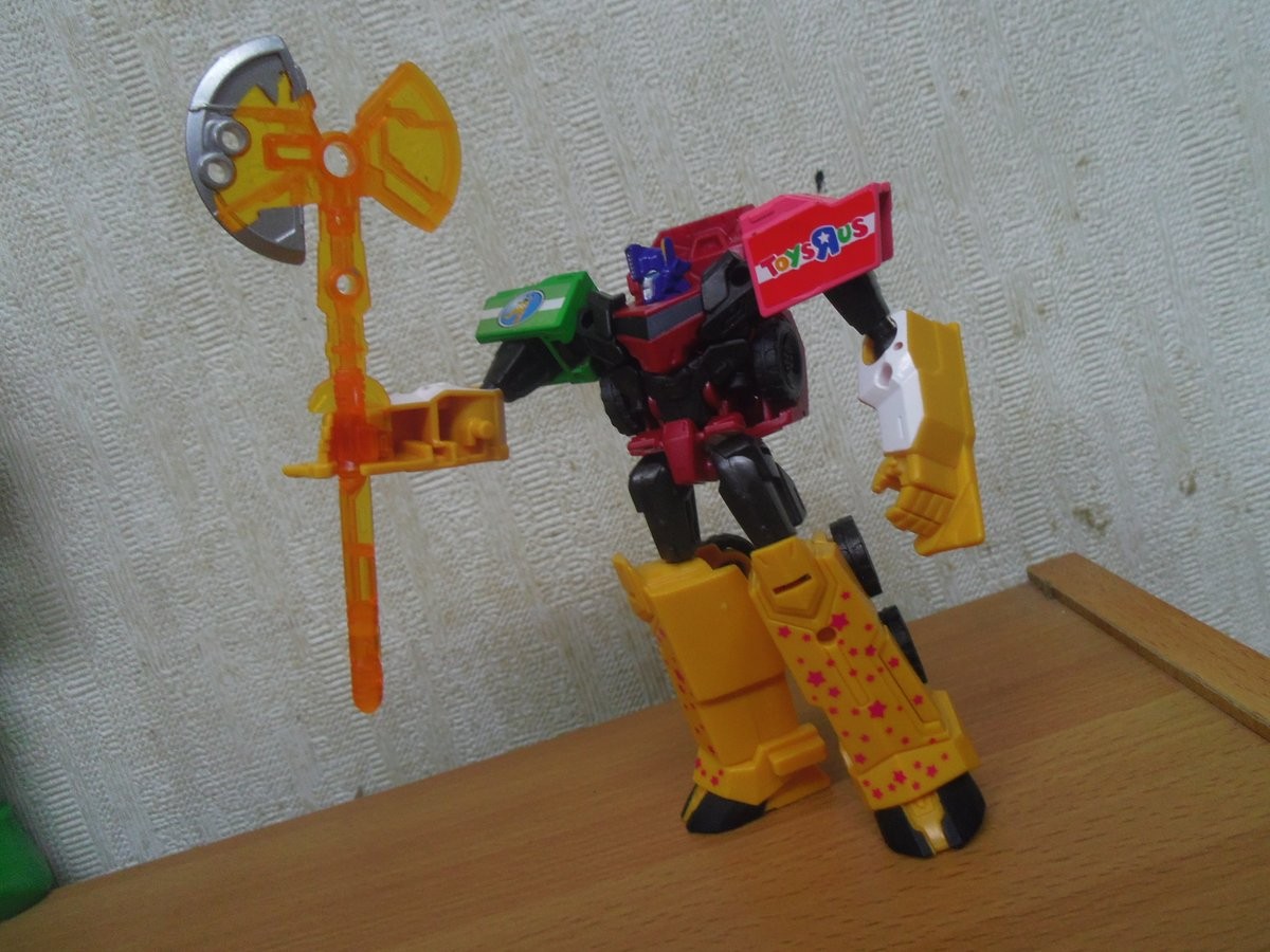 Transformers News: Toy'R'Us Japan Exclusive Giraffe Prime In-Hand Images