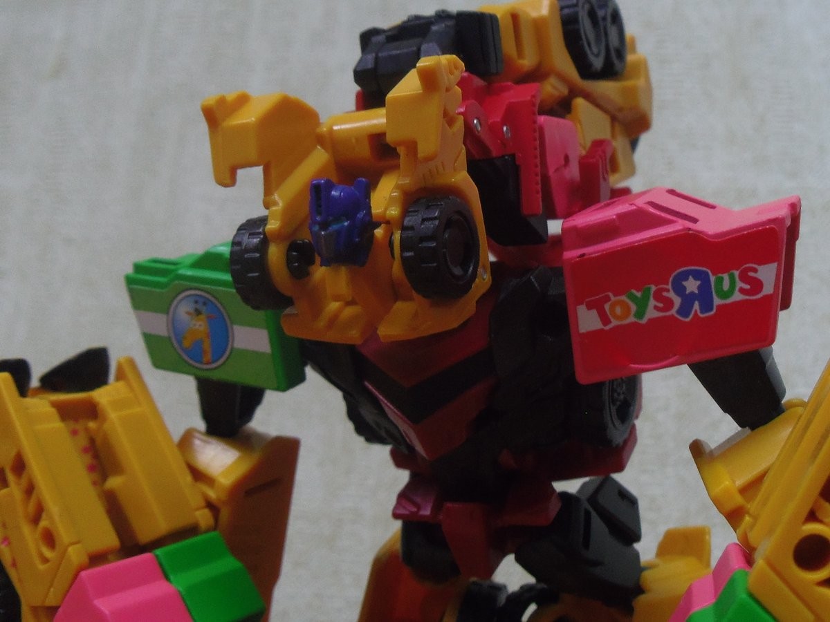 Transformers News: Toy'R'Us Japan Exclusive Giraffe Prime In-Hand Images