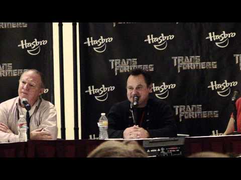 BotCon 2011 - Transformers Grimlock's Gregg Berger sings happy birthday