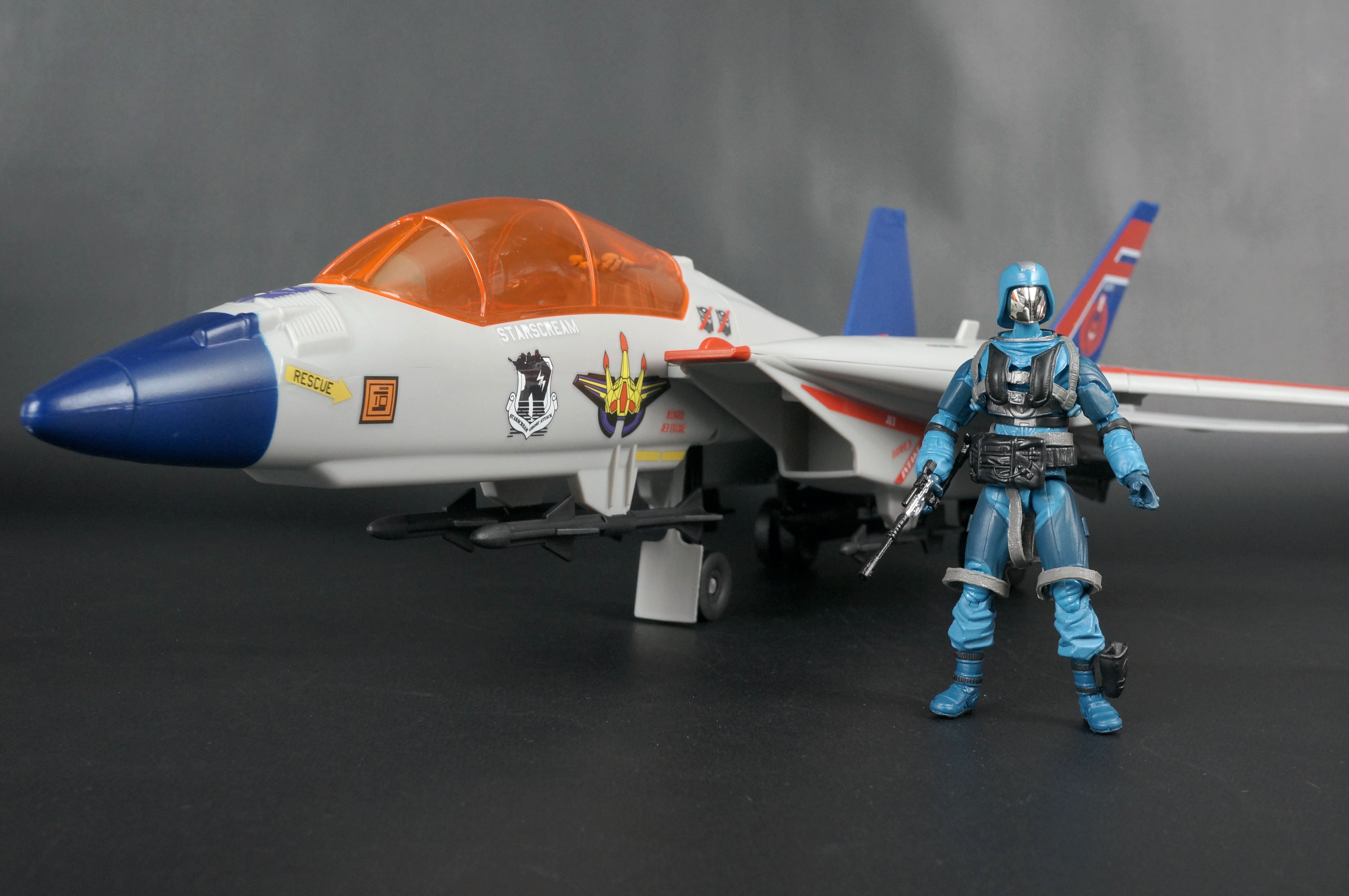 New SDCC gallery: Starscream Skystriker with Cobra Commander