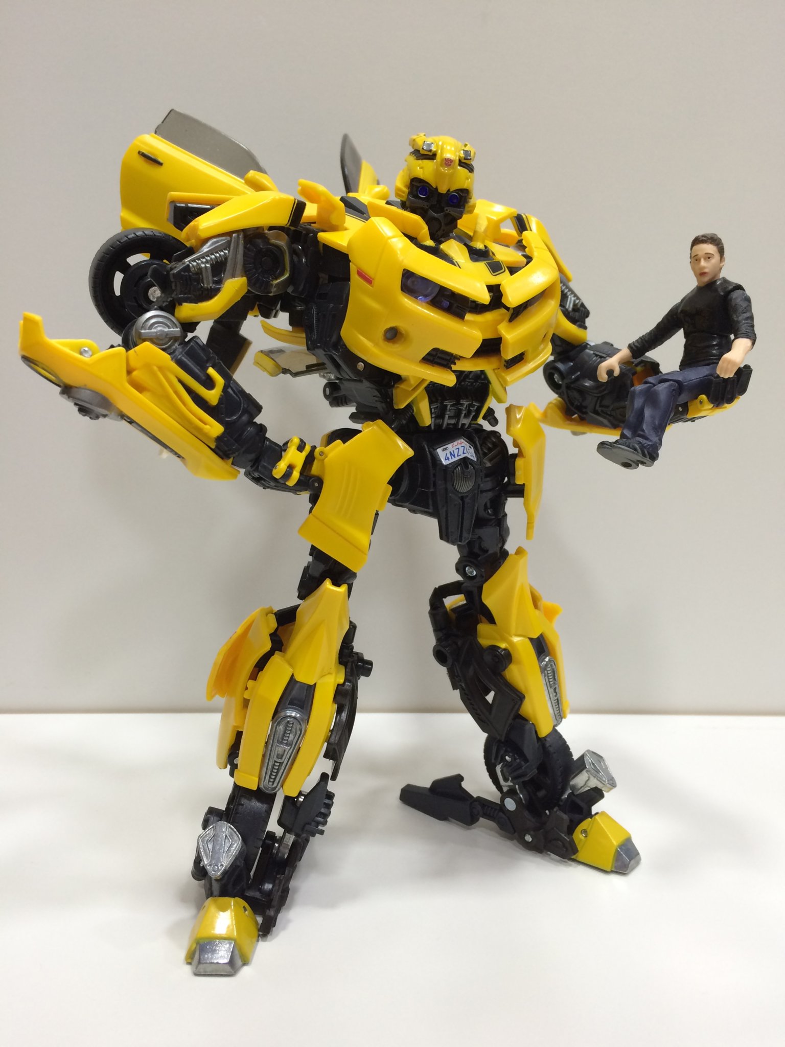 In-Hand Images of Transformers Movie Masterpiece MPM3 ...