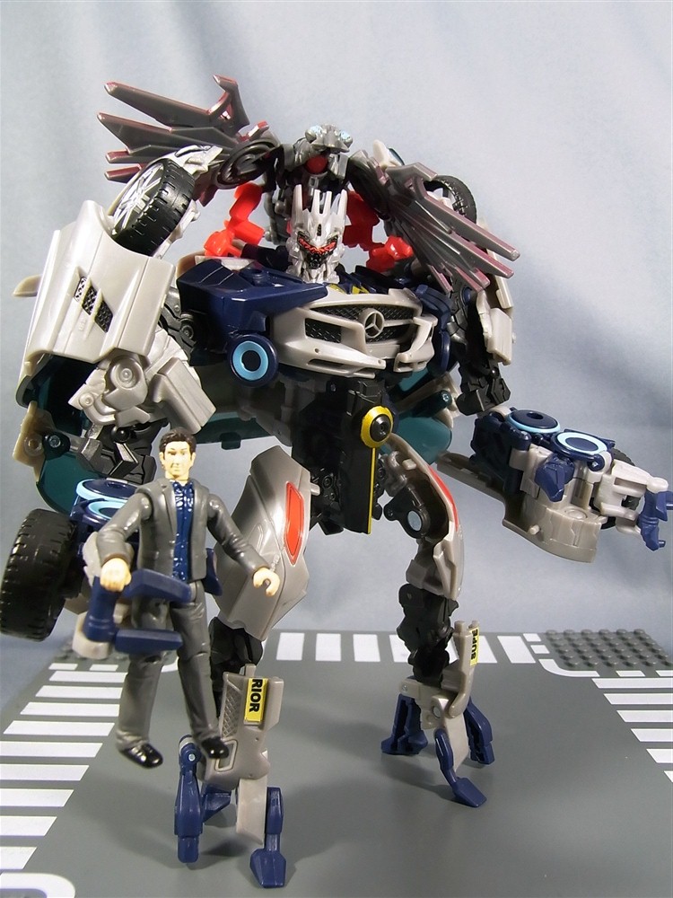 More Transformers DSM DD-09 Human Alliance Soundwave In-Hand Images