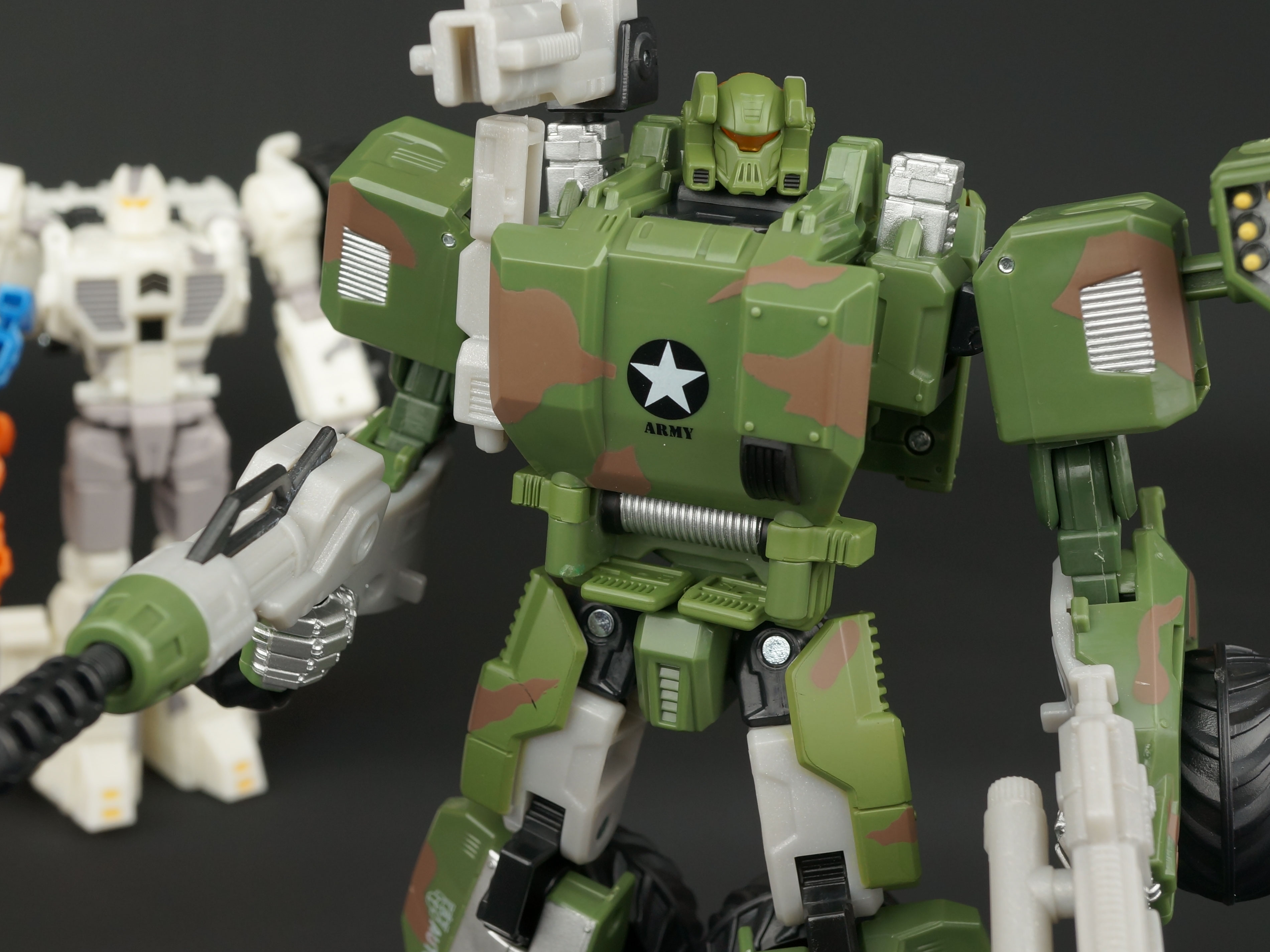 New Galleries: BotCon 2015 General Optimus Prime and Sgt Hound