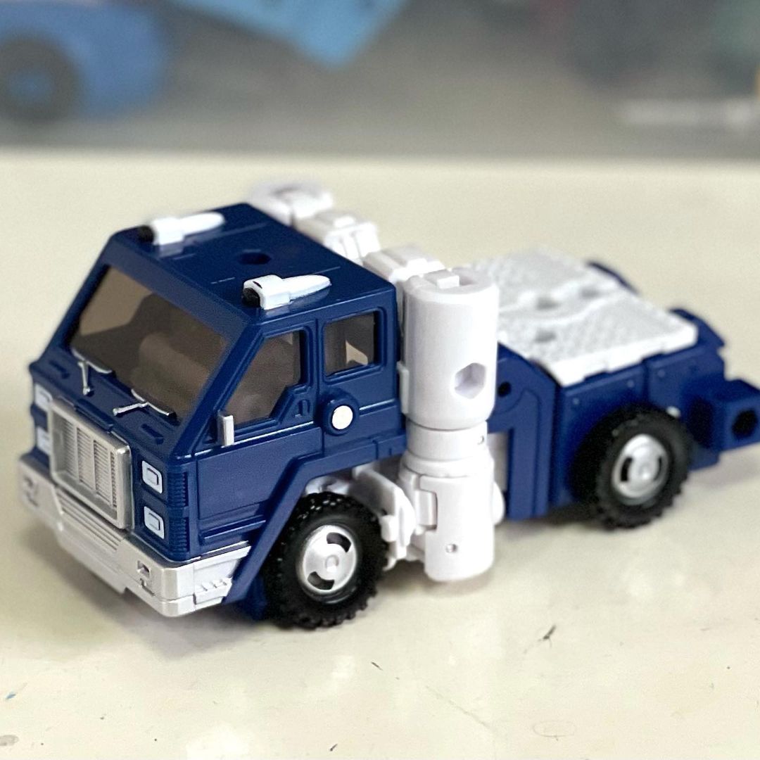 2000 Takara Hasbro Transformers Blue Pickup Truck