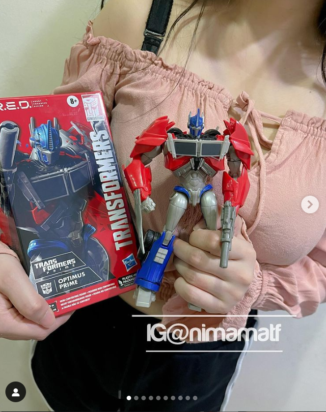 Transformers Prime RED Knock Out In-Hand Images Out of Box