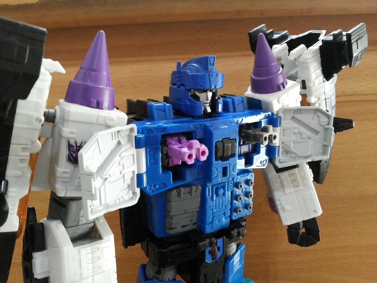More In-Hand Images of Transformers Titans Return Overlord