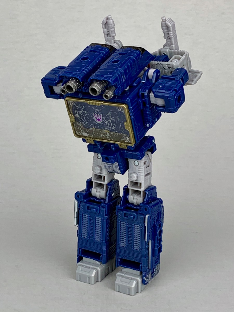 Transformers News: Siege Soundwave's official lamppost mode is hidden on the box, plus new codes