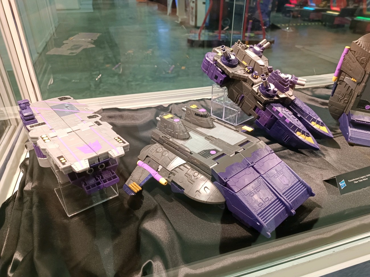 Transformers News: Titan Class Tidal Wave Revealed at Cybertron Fest 2023 in Singapore