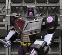 Transformers News: BotCon 2011 Motormaster in Hand Images