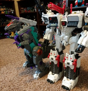 Transformers News: Additional In Hand Images of Transformers Titans Return Trypticon, Comparison with Metroplex