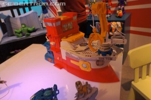 high tide rescue rig playset