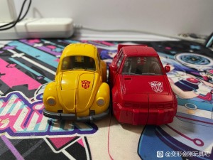 Comparison of Possible Transformers Masterpiece Cliffjumper with MP 45 Bumblebee