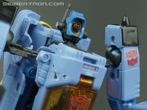 Transformers News: New Gallery: Generations Voyager Class Whirl