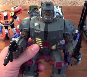 Transformers News: Final BotCon 2015 "Oilmaster The Bounty Hunter" Exclusive Toy Revealed from this year's box set