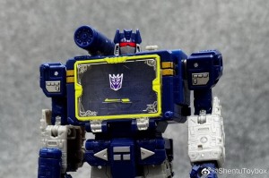 Transformers News: Upcoming Legacy Leader Soundwave to be the "Earthrise" Mold