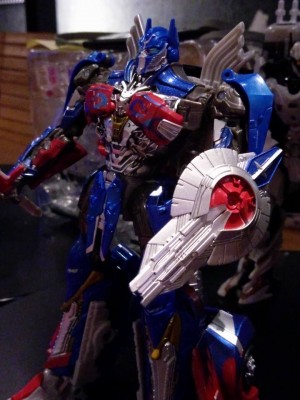In Hand Images of Hasbro SDCC 2017 Exclusive TLK Optimus Prime