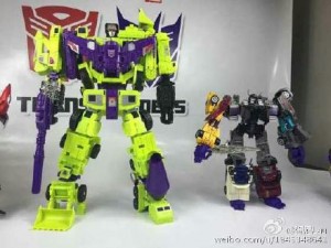Transformers News: Devastator In-Hand Images With Size Comparisons