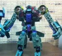 Transformers News: Video Review of Transformers Generations Voyager Lugnut!