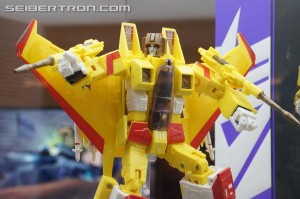 BotCon 2014 Coverage: Hasbro Display Galleries of Masterpieces and SDCC Exclusives