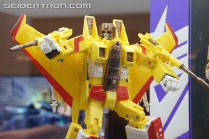 Transformers News: BotCon 2014 Coverage: Hasbro Display Galleries of Masterpieces and SDCC Exclusives