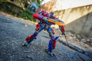 Transformers News: In-Hand Images and Video Review of Transformers Studio Series 05 Optimus Prime and 06 Starscream