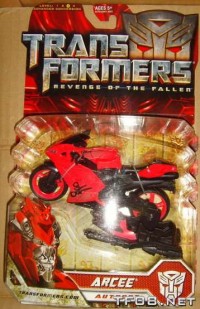 Transformers News: ROTF Arcee in package and first image of Mixmaster G1 colors