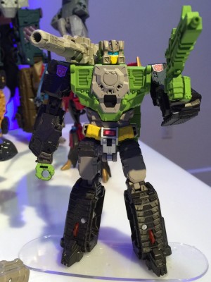 Transformers News: Video Review - Transformers Titans Return deluxe Hardhead