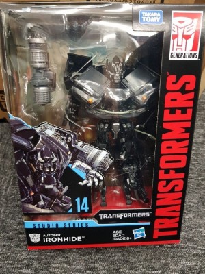 Transformers News: In Package Images of Transformers Studio Series Voyager Ironhide