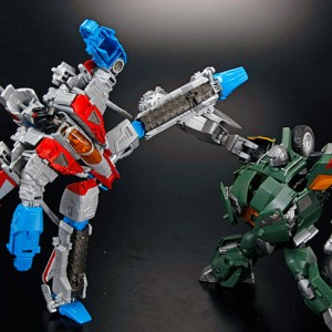 Transformers News: Official Images: Transformers Cloud TFC-A02 Brawn And TFC-D02 Starscream