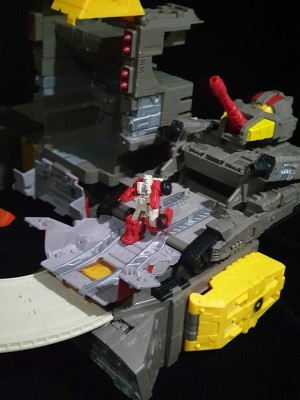 Transformers News: New In Hand Images of Transformers War for Cybertron: Siege Omega Supreme
