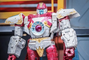 Transformers News: Transformers Legacy News: Review of Cybertron Hot Shot, Images of Ferak in Box and Vector Prime in Hand