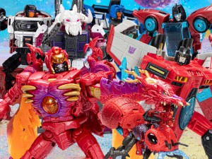 Transformers Go Samurai Team in hand size comparison